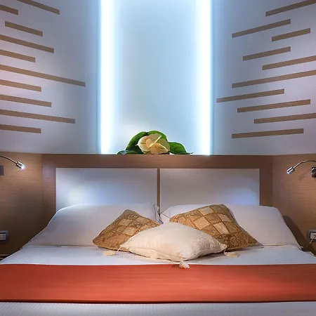 فندق Diana Roof Garden 4*