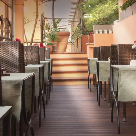 Diana Roof Garden 4*